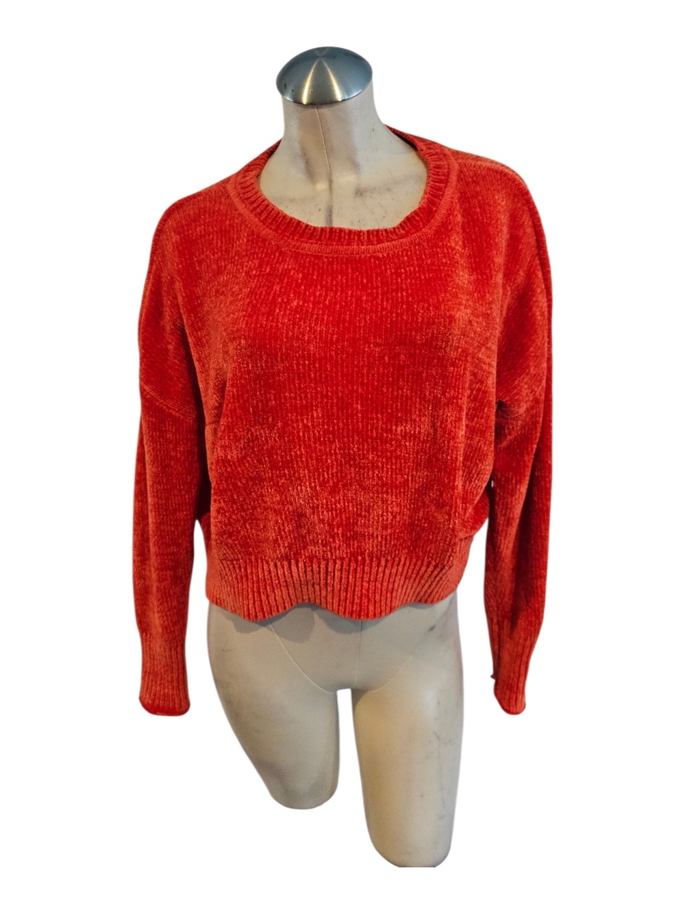 Romeo + Juliet Couture Size M Orange Cropped Chenille Velour Sweater